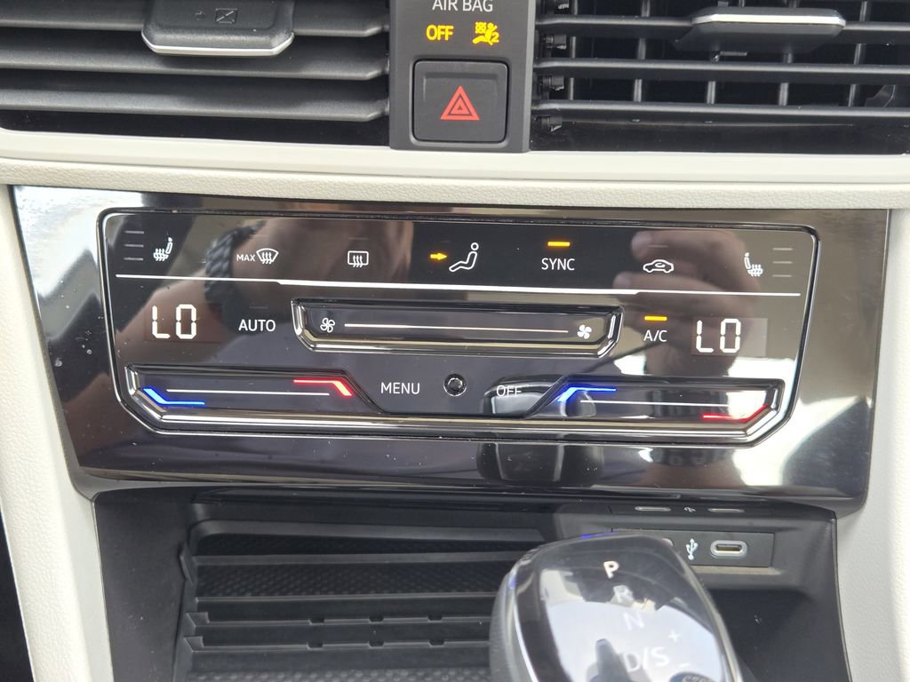 Used 2025 Volkswagen Jetta SE FWD image 20