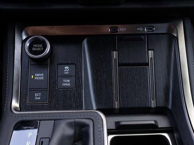 Used 2024 Lexus GX 550 w/ Accessory Package (2T) AWD/4WD image 34