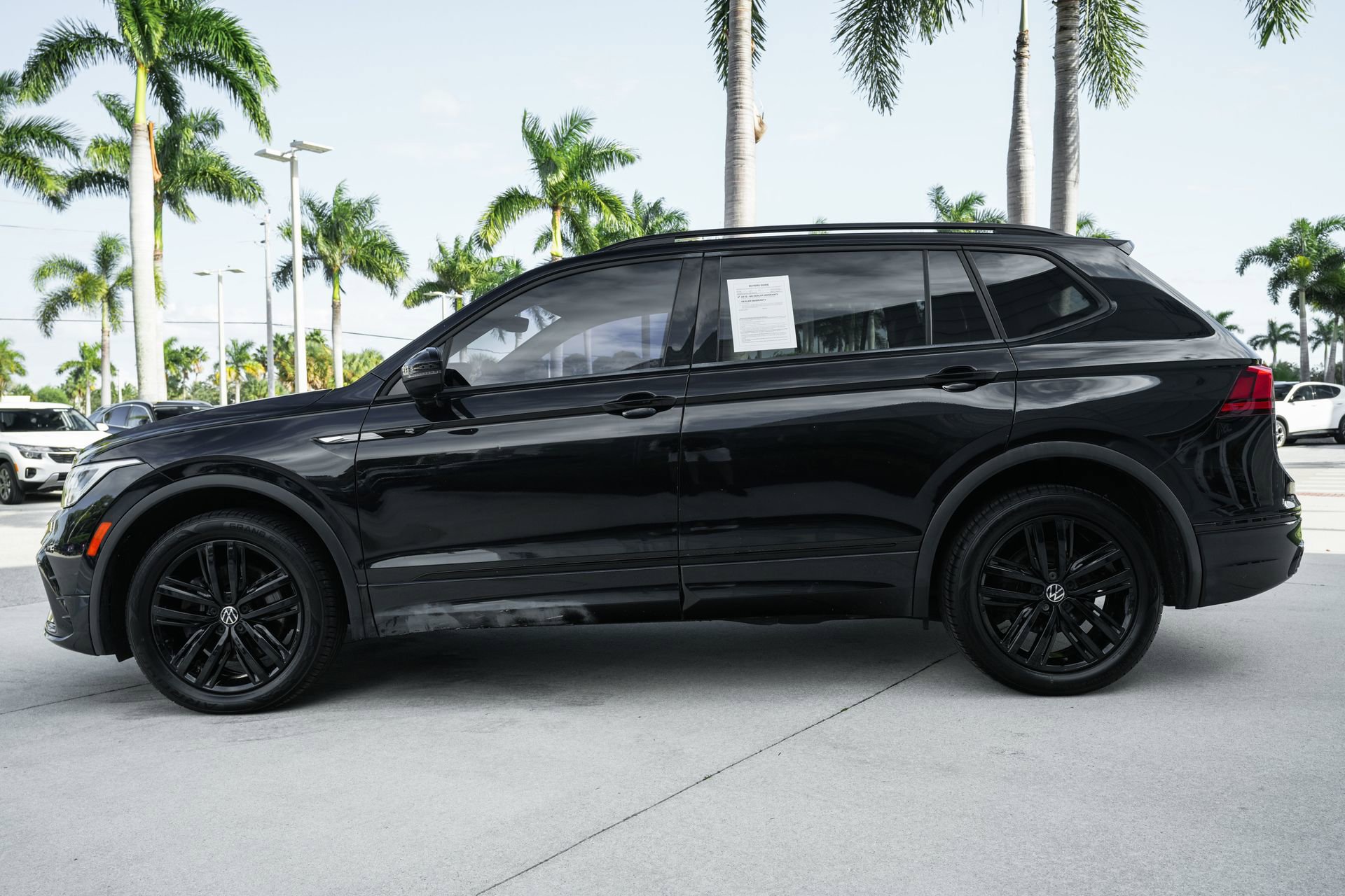 Used 2022 Volkswagen Tiguan SE R-Line image 21