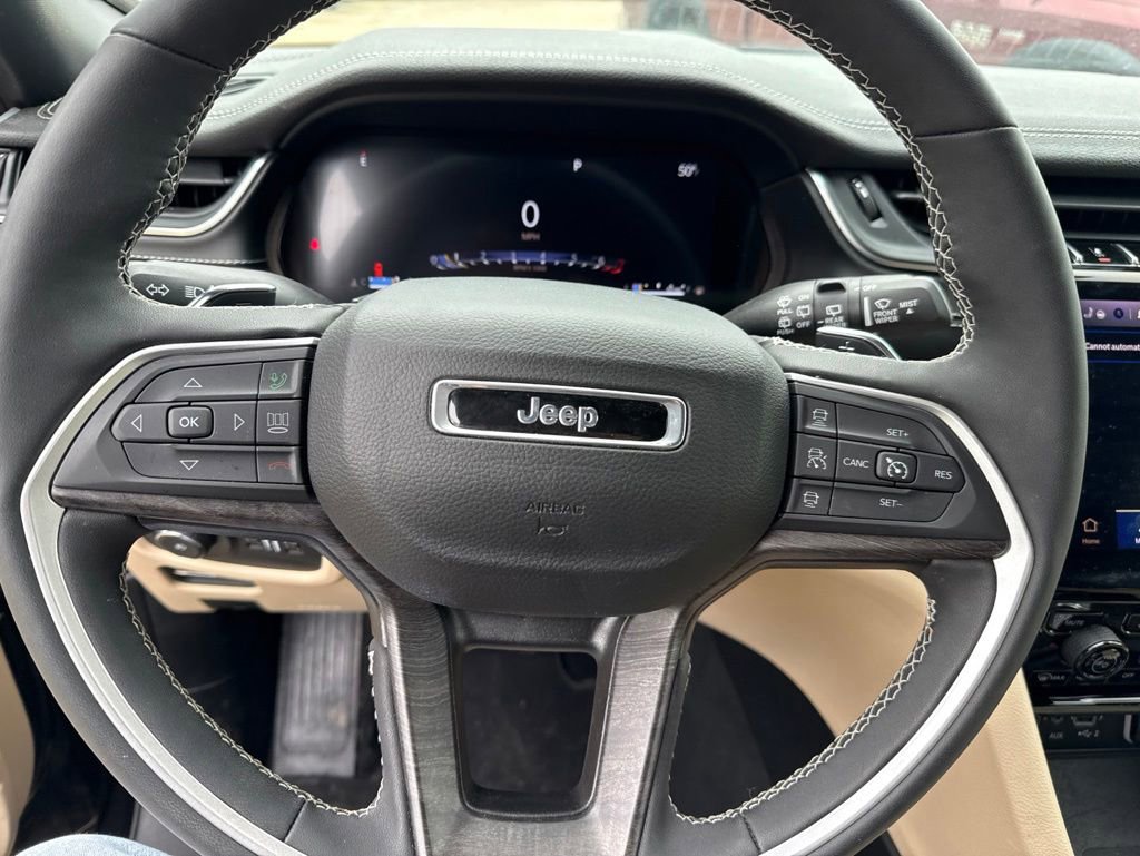 Used 2024 Jeep Grand Cherokee Limited w/ Luxury Tech Group II AWD/4WD image 13