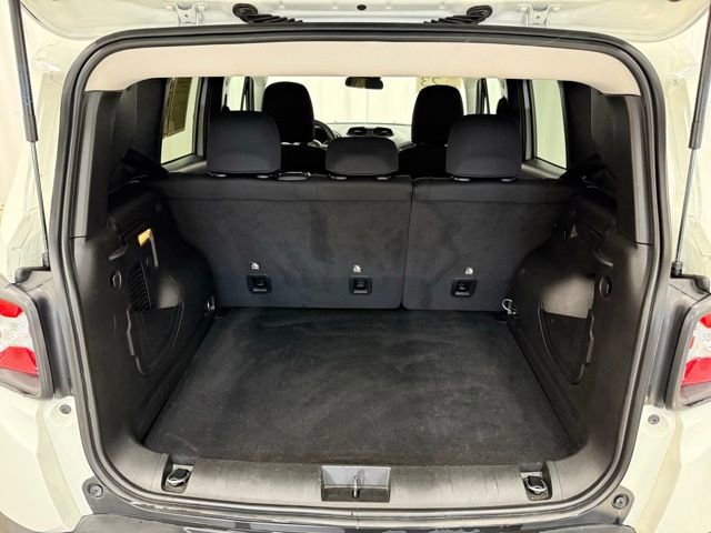 Used 2023 Jeep Renegade Latitude image 23