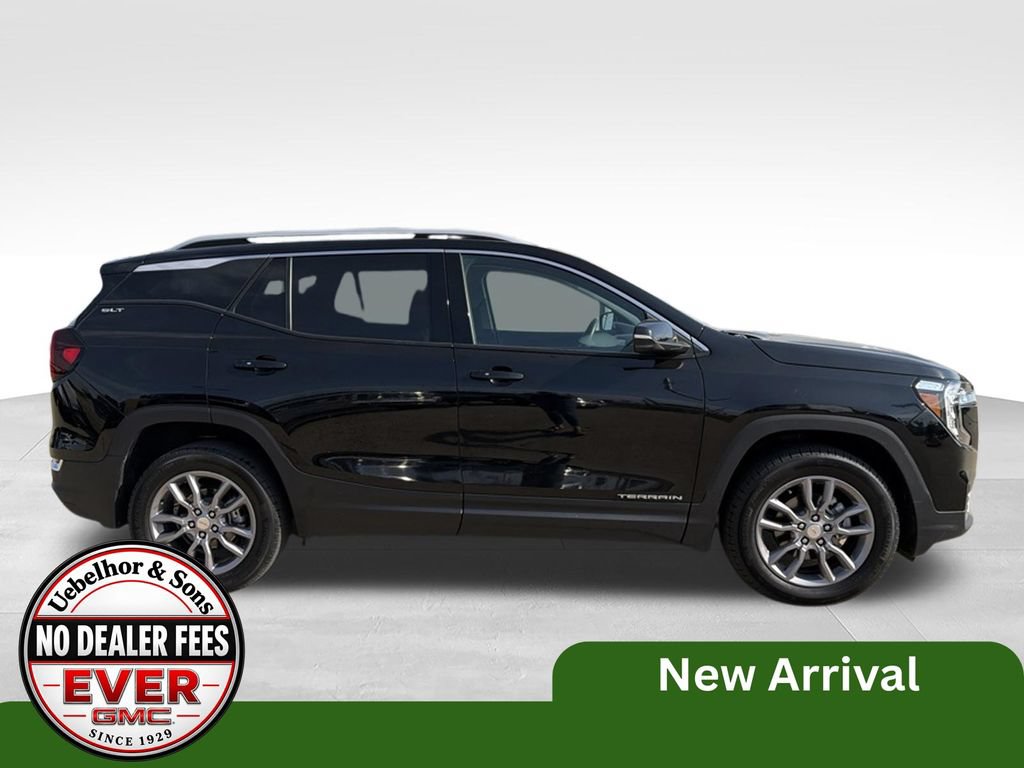 Used 2024 GMC Terrain SLT AWD/4WD image 3