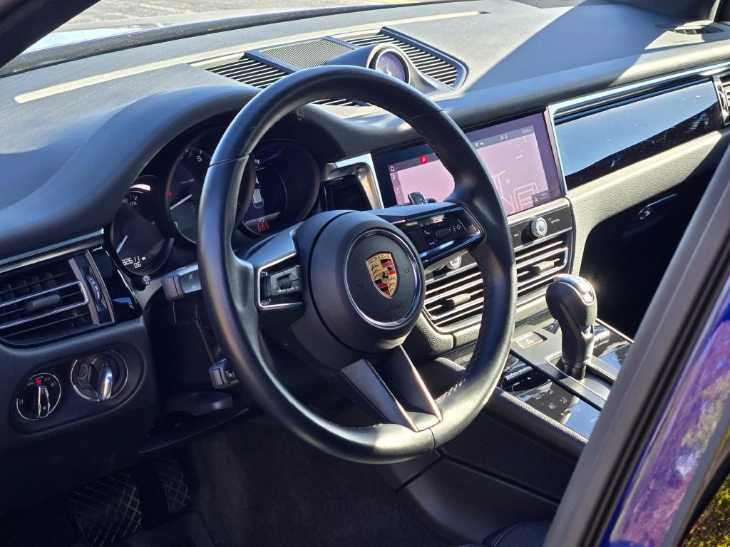 Certified 2024 Porsche Macan image 4