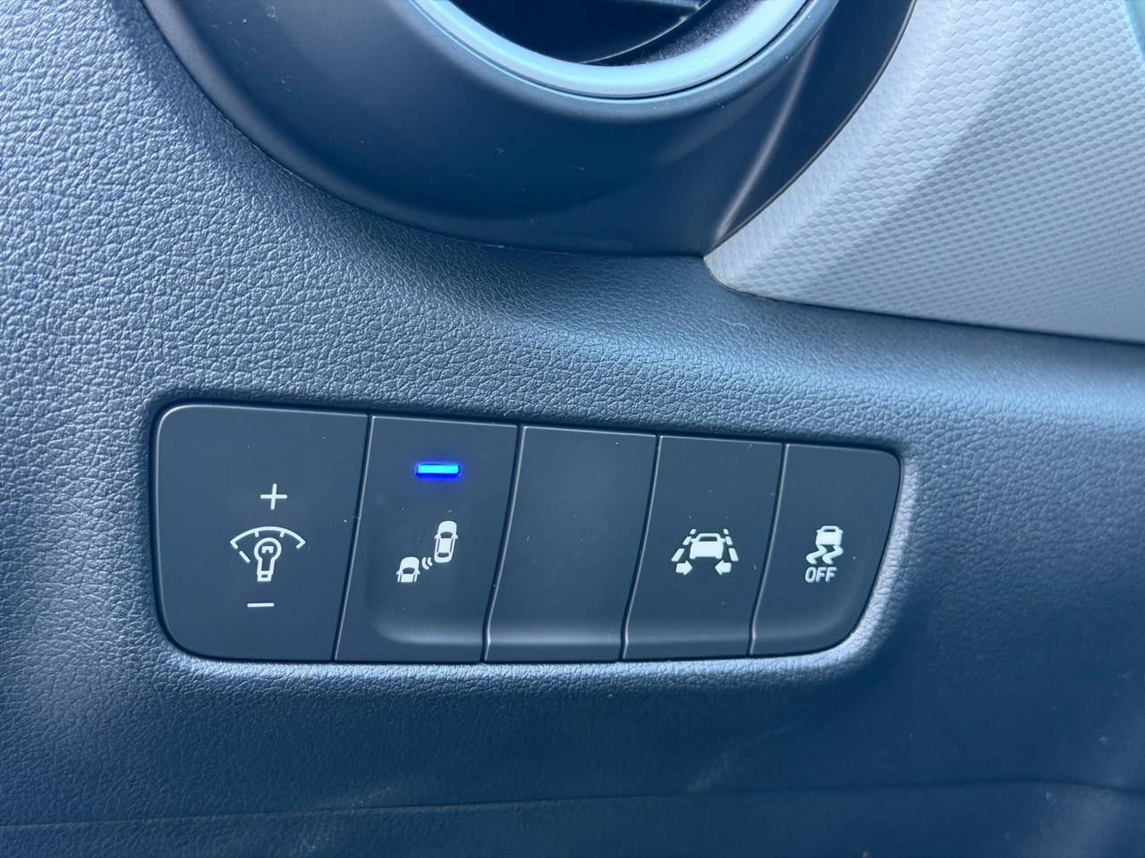 Used 2021 Hyundai Kona SEL AWD/4WD image 15