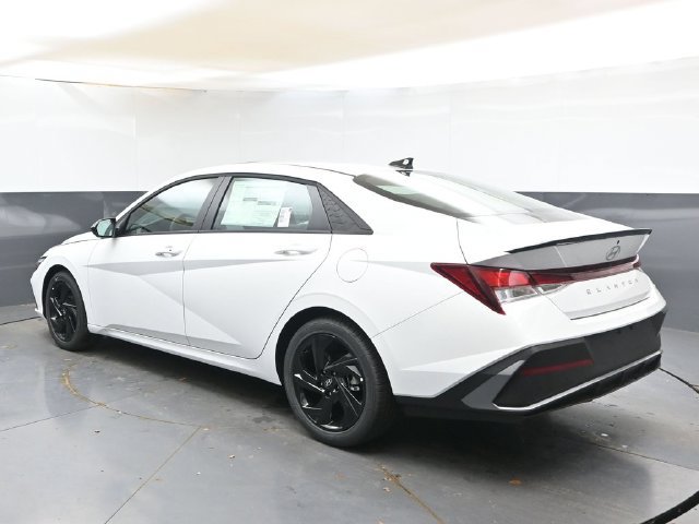 New 2026 Hyundai Elantra SEL Sport FWD image 3