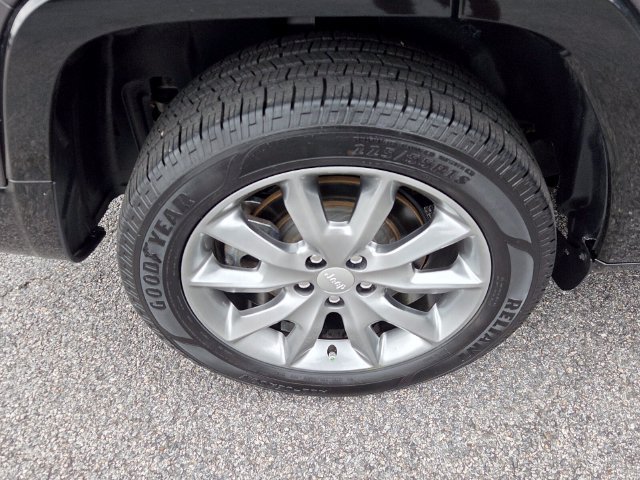 Used 2018 Jeep Cherokee Latitude FWD image 9