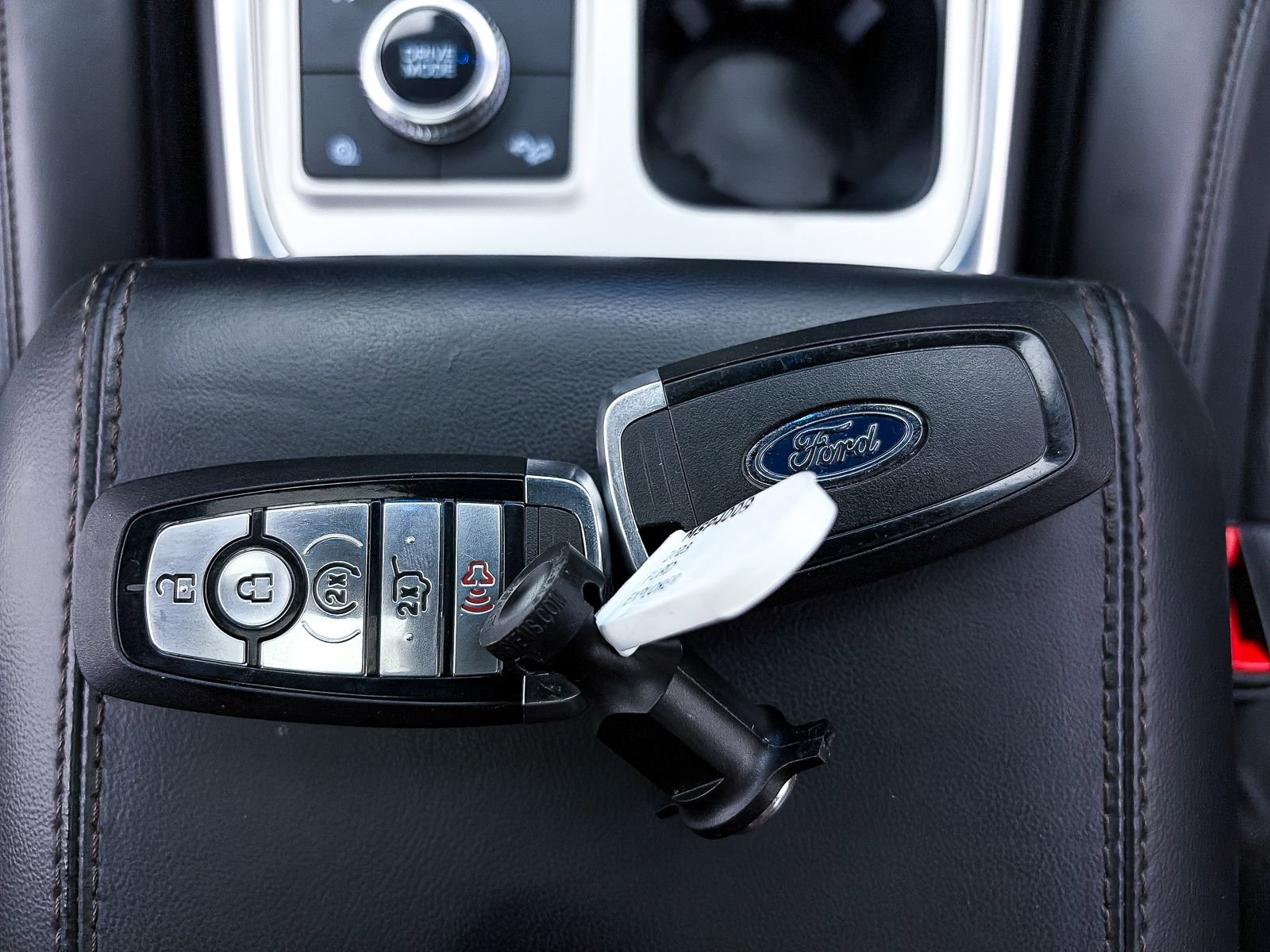 Used 2023 Ford Explorer Platinum w/ Technology Package AWD/4WD image 31