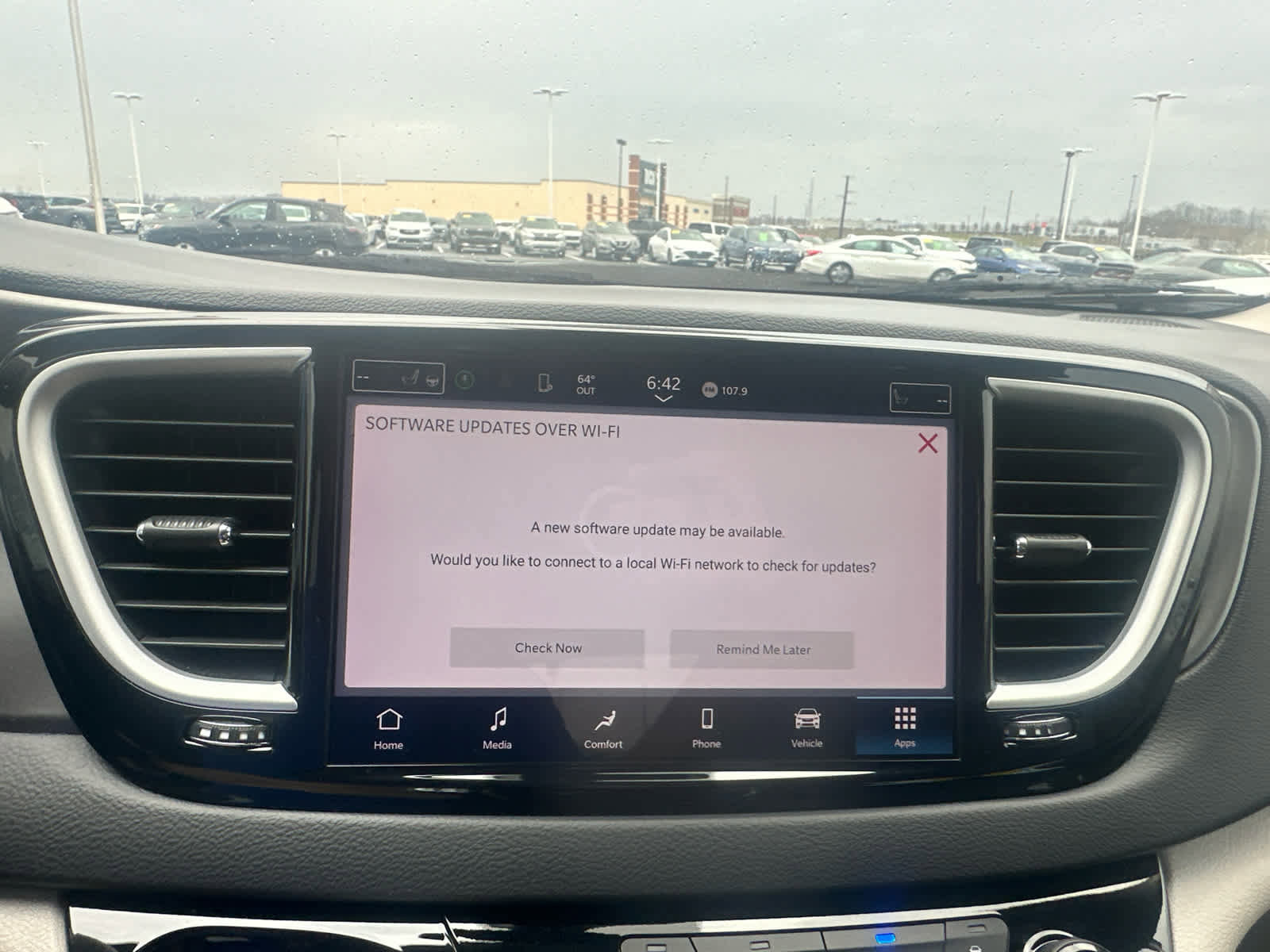 Used 2024 Chrysler Pacifica Touring-L image 32