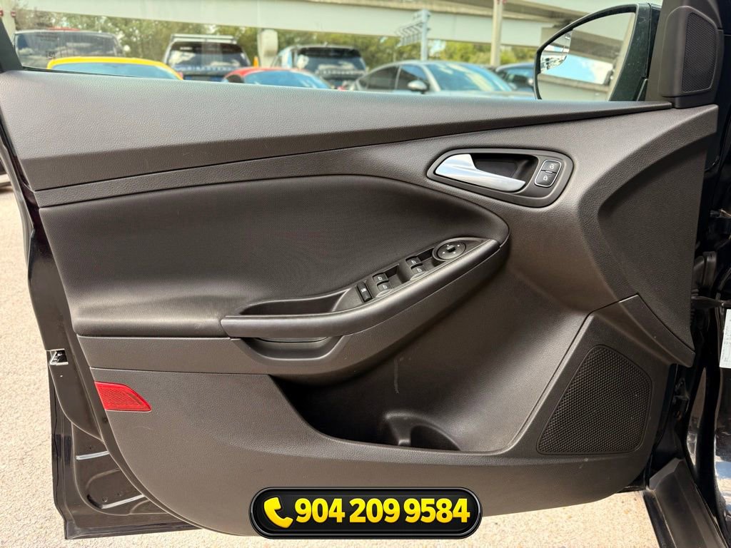 Used 2018 Ford Focus SE FWD image 19