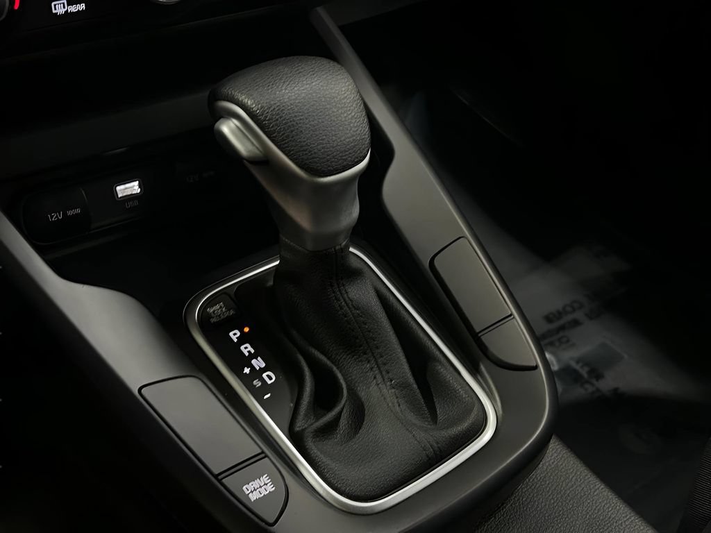 Used 2025 Kia Soul LX w/ LX Technology Package FWD image 12