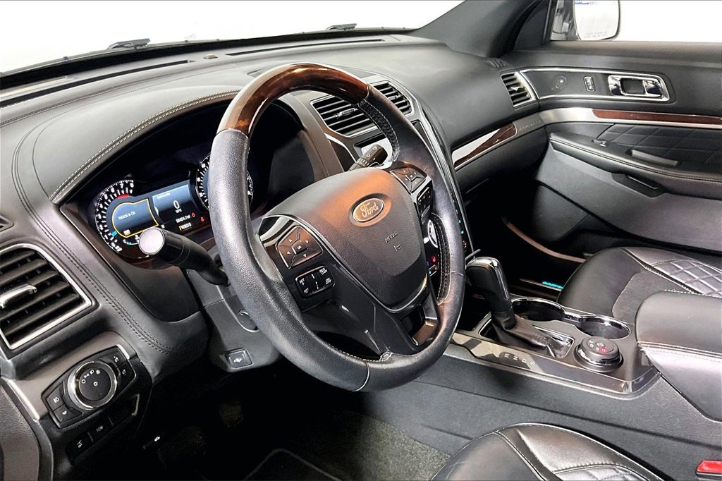Certified 2017 Ford Explorer Platinum image 10
