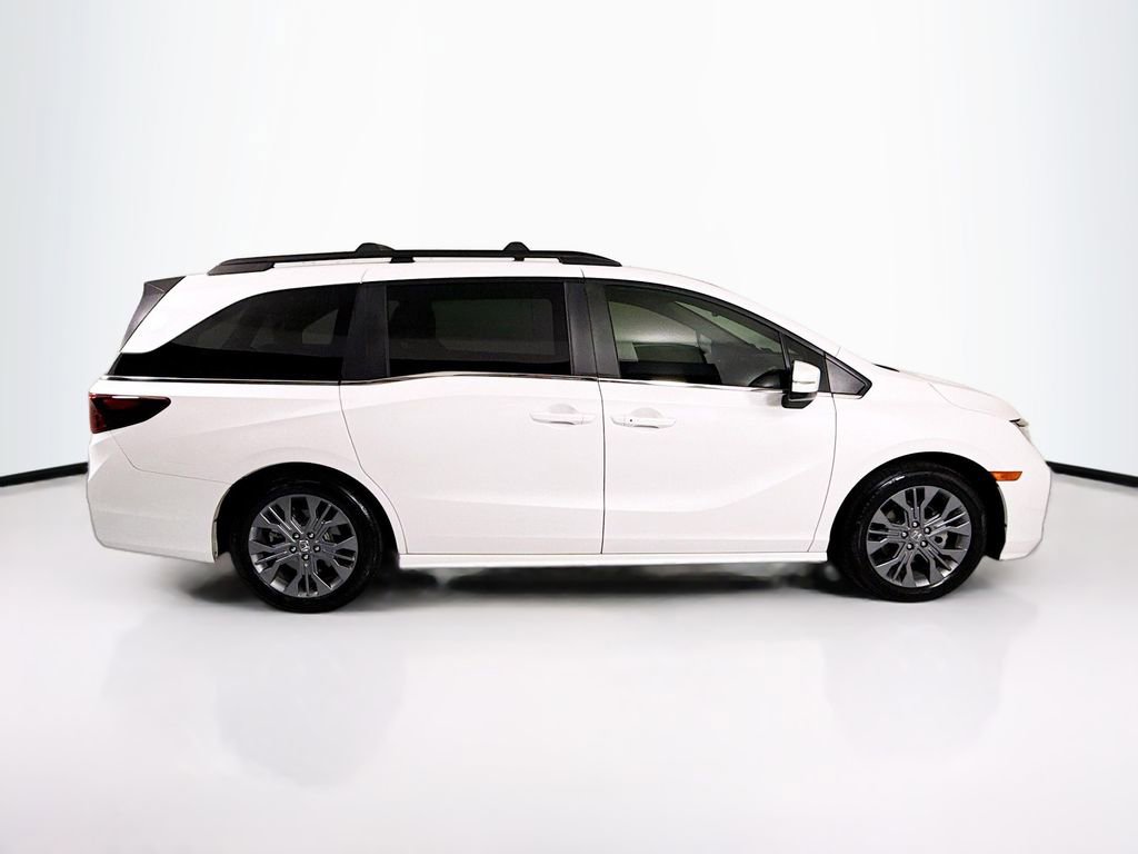 Certified 2025 Honda Odyssey Touring image 4
