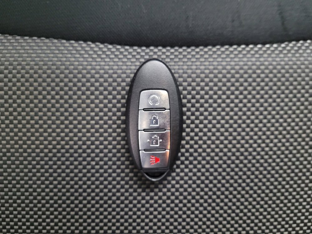 Used 2018 Nissan Pathfinder SV image 32