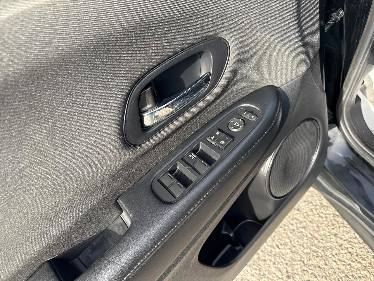 Used 2020 Honda HR-V LX image 12