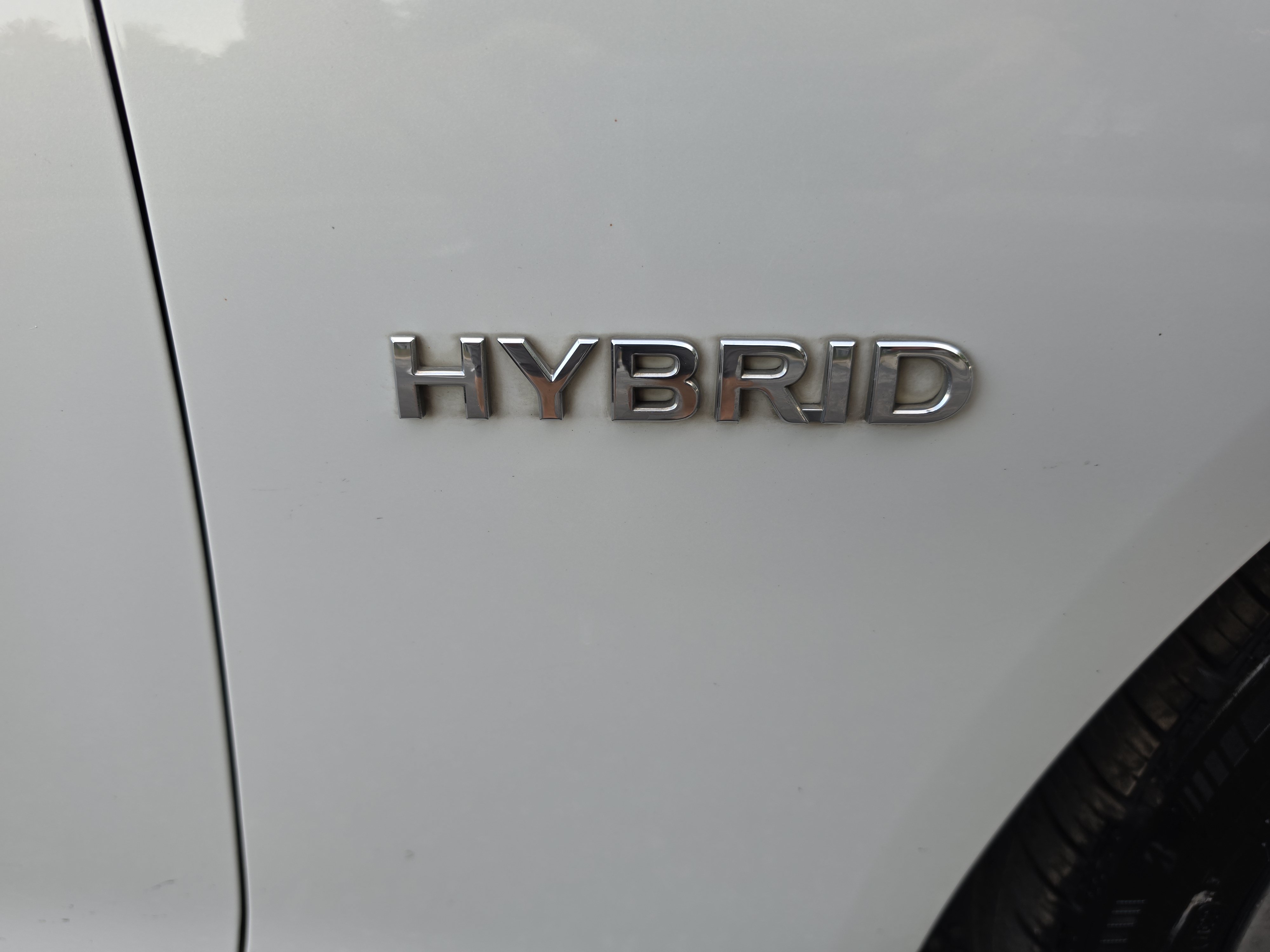 Used 2014 INFINITI Q50 Hybrid w/ Deluxe Technology Package RWD image 10
