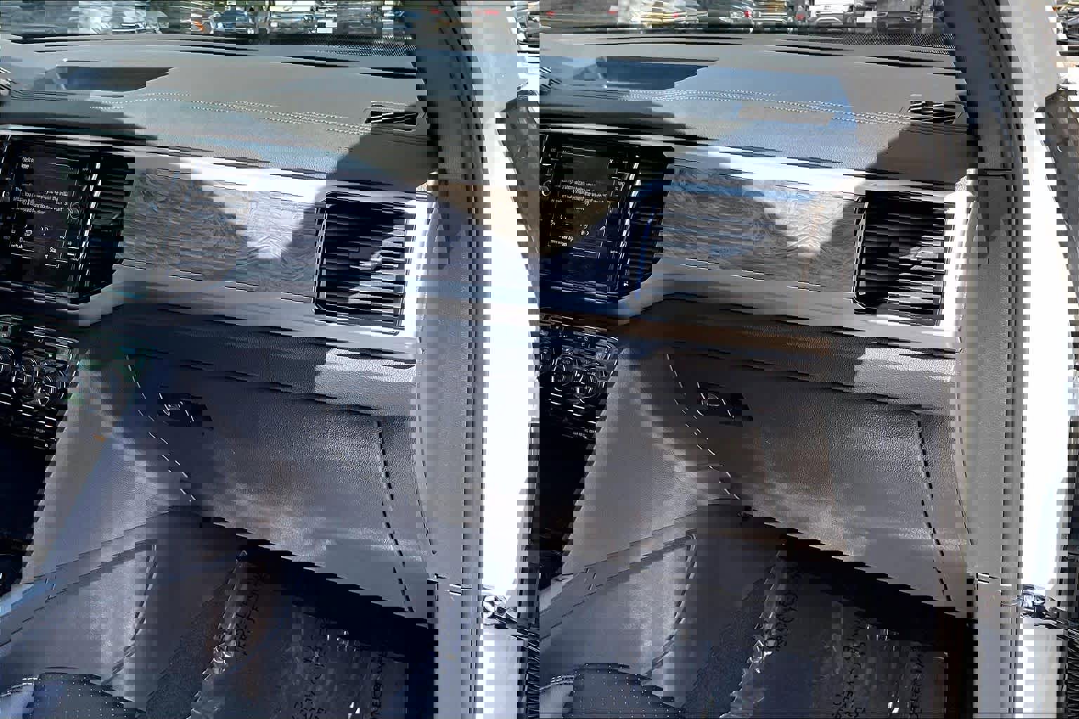 Certified 2023 Volkswagen Atlas Cross Sport SE w/ Black Wheel Package image 19