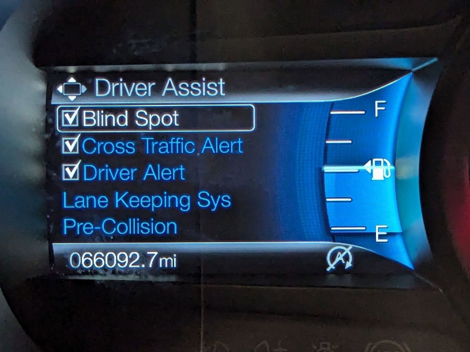 Used 2022 Ford Edge ST image 25