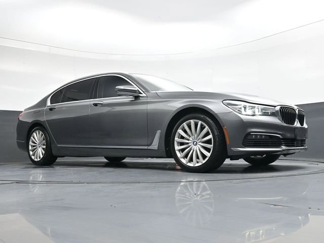 Used 2018 BMW 740i image 28