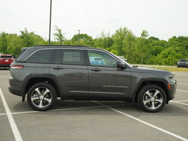 New 2026 Jeep Grand Cherokee Limited w/ Luxury Tech Group II AWD/4WD image 8