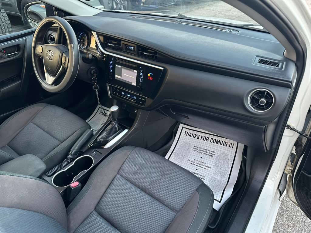 Used 2018 Toyota Corolla LE image 19