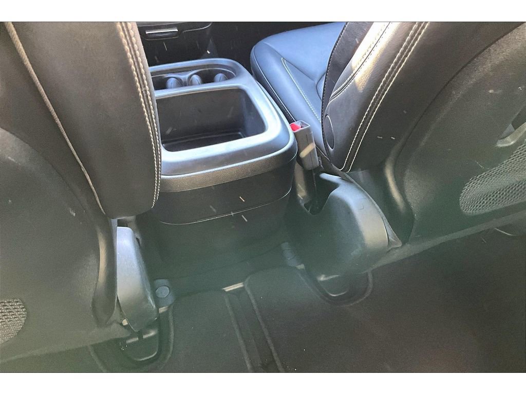 Used 2025 Chrysler Pacifica Select image 32