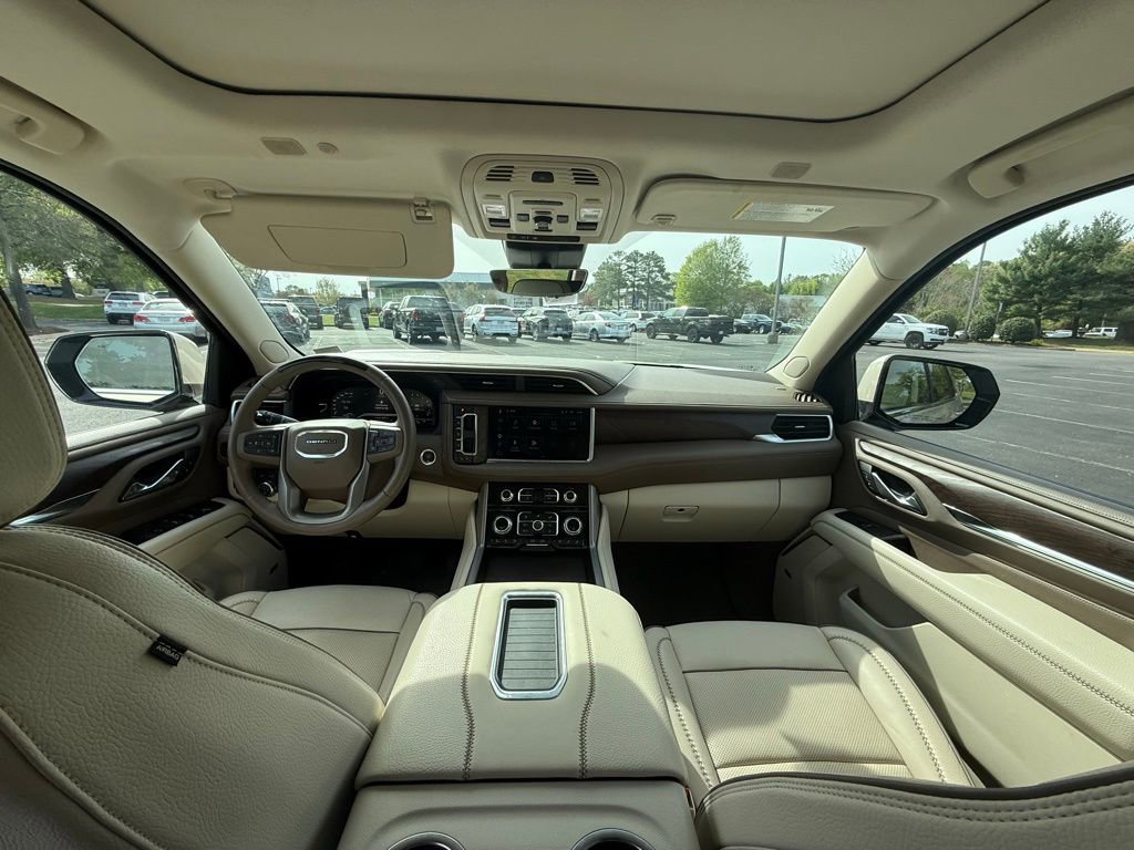 Used 2023 GMC Yukon Denali w/ Advanced Technology Package image 16