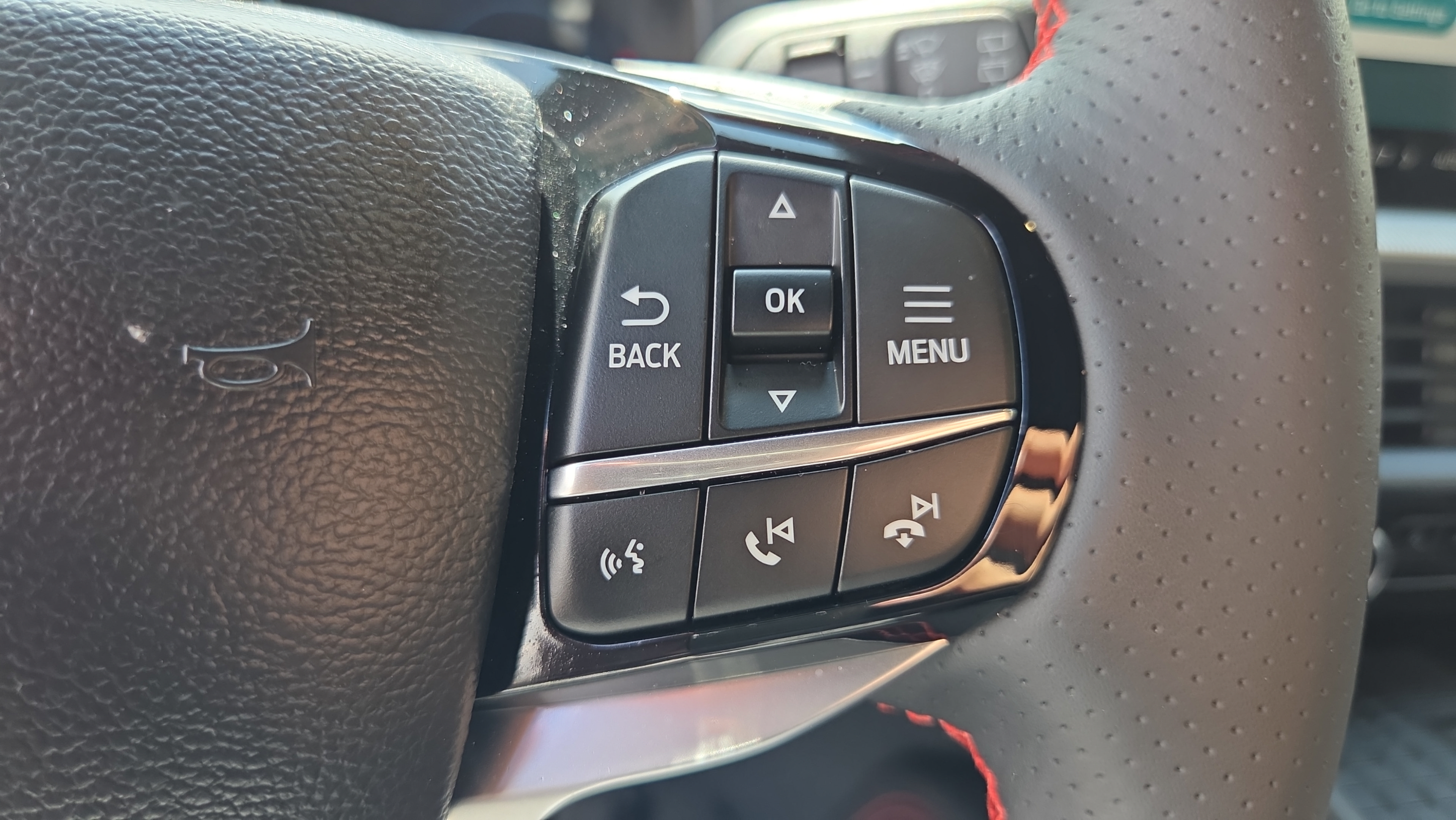 Used 2025 Ford Explorer ST-Line w/ Premium Package RWD image 25