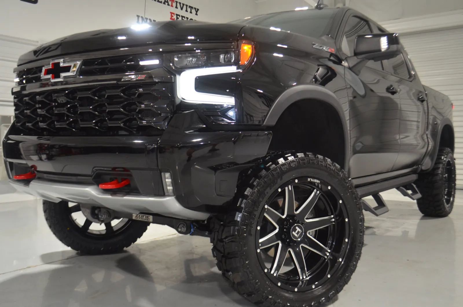 Used 2023 Chevrolet Silverado 1500 ZR2 w/ Technology Package AWD/4WD image 1