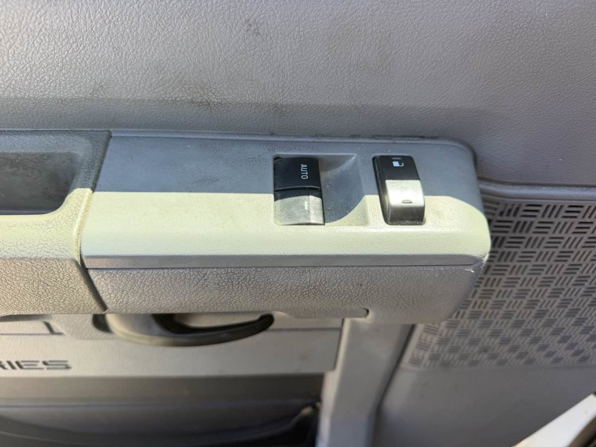 Used 2011 Ford E-150 and Econoline 150 w/ PWR Group image 12