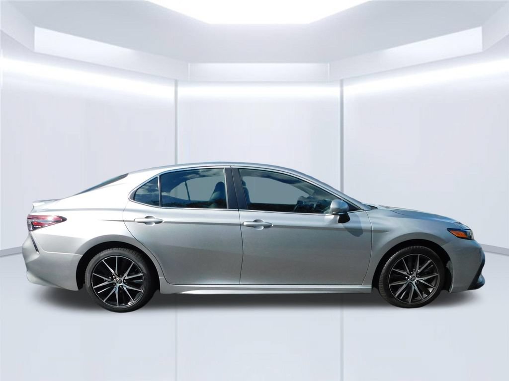 Used 2023 Toyota Camry SE FWD image 2