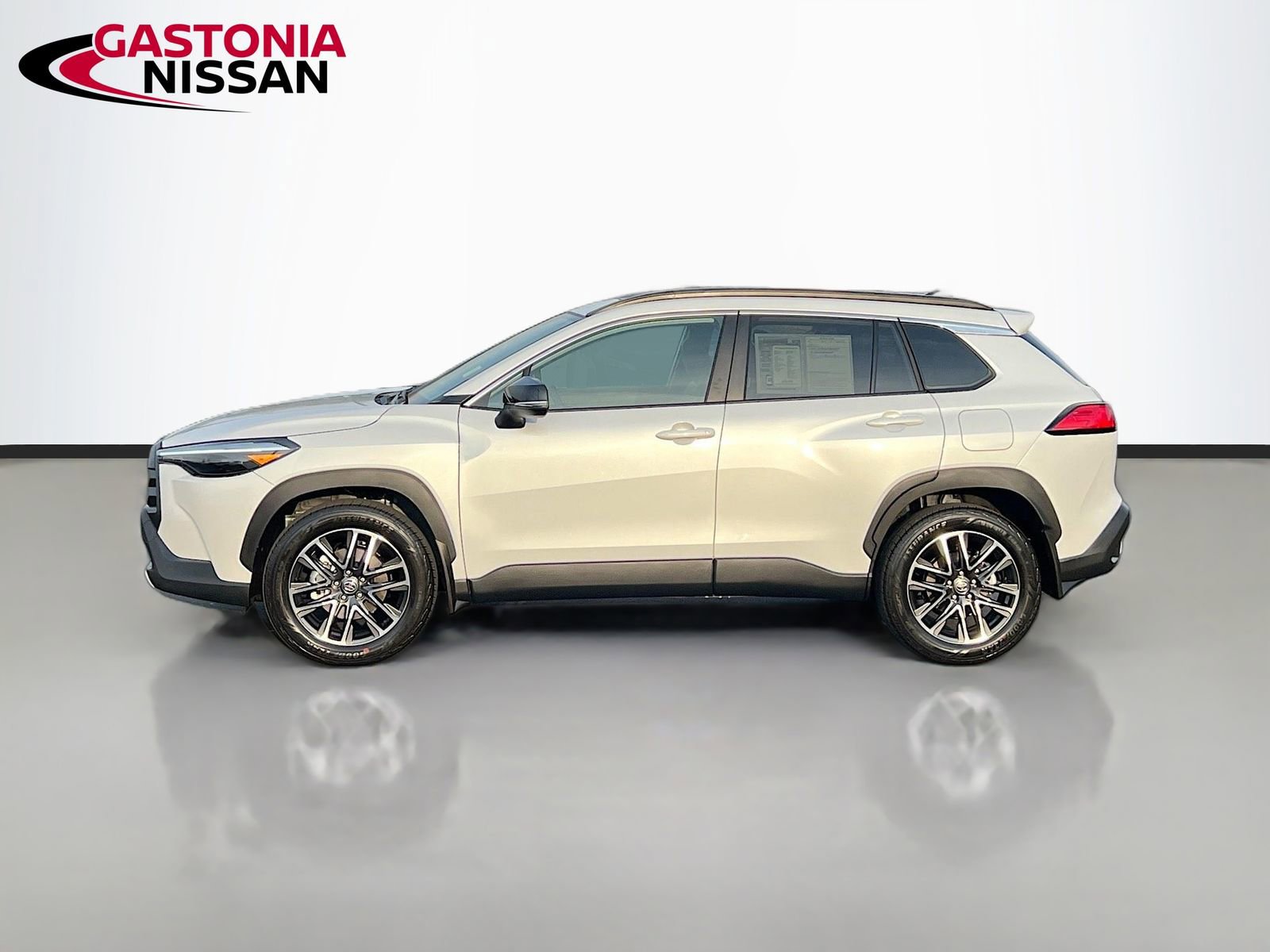 Used 2026 Toyota Corolla Cross XLE w/ Convenience Package image 5