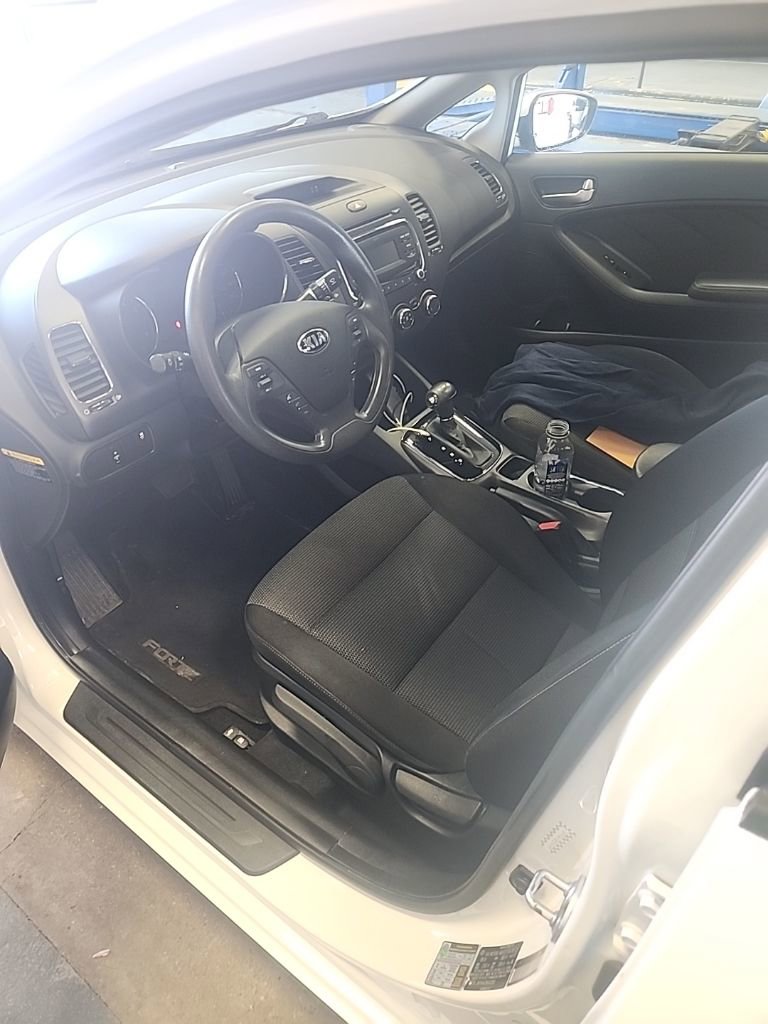 Used 2017 Kia Forte LX image 1