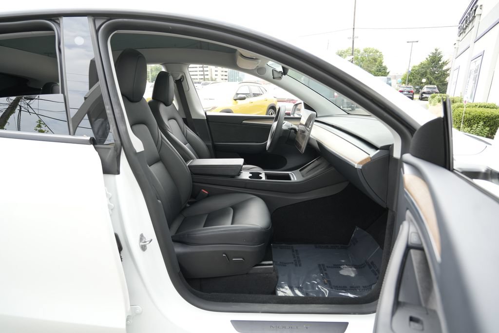 Used 2023 Tesla Model Y AWD image 33