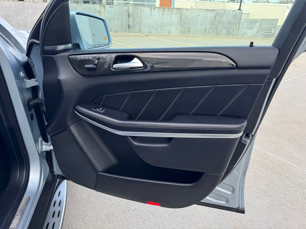 Used 2016 Mercedes-Benz GL 550 4MATIC image 26