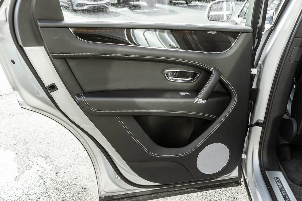 Used 2019 Bentley Bentayga image 43
