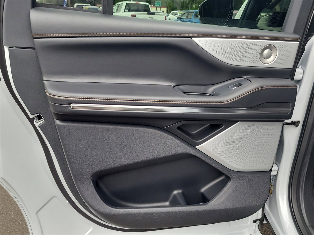 New 2025 Lincoln Navigator L Black Label image 11