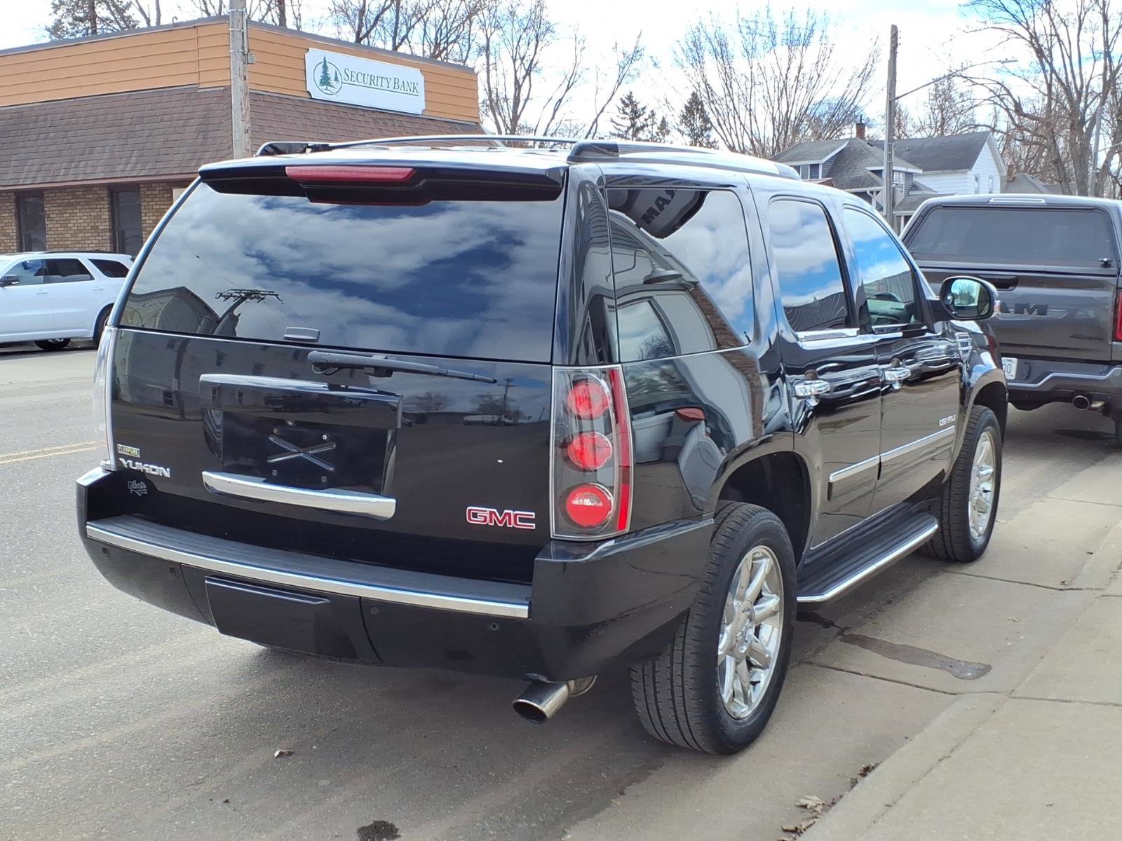 Used 2011 GMC Yukon Denali image 6