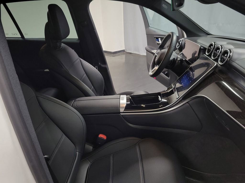 Used 2024 Mercedes-Benz GLC 300 4MATIC image 21