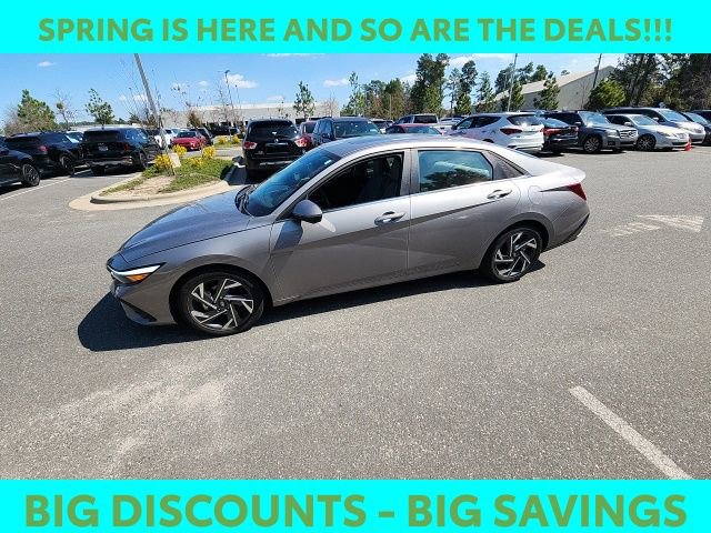 Used 2024 Hyundai Elantra Limited image 8