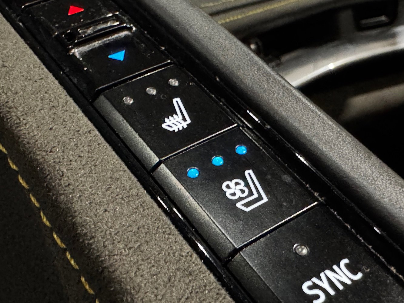 Used 2021 Chevrolet Corvette Stingray Premium Cpe w/ Z51 Performance Package image 34