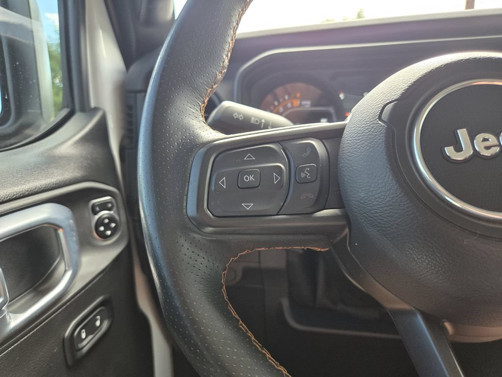 Used 2025 Jeep Gladiator Mojave w/ Convenience Group AWD/4WD image 20