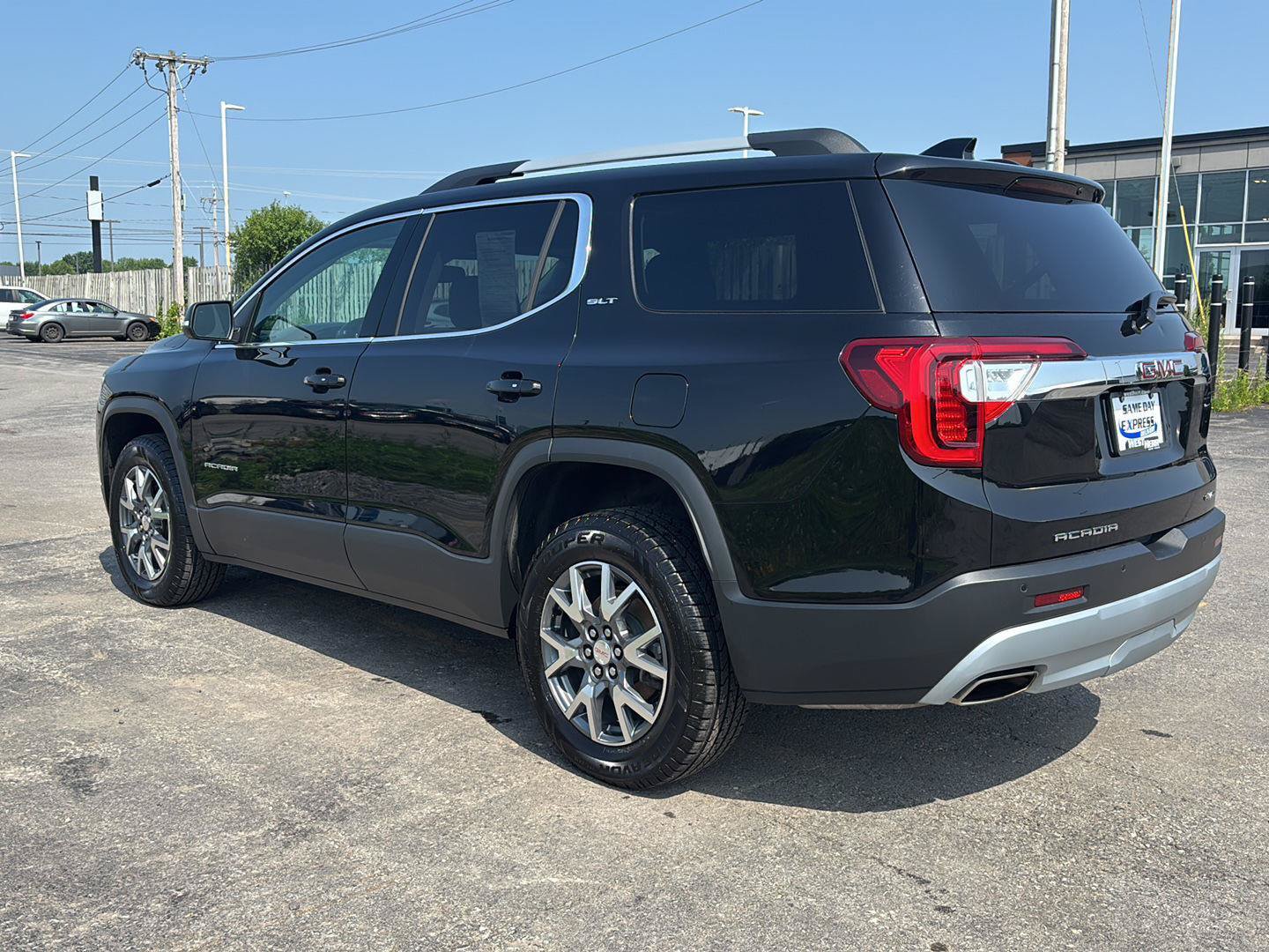 Used 2023 GMC Acadia SLT w/ LPO, Floor Liner Package AWD/4WD image 5