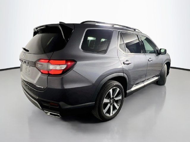 Used 2025 Honda Pilot Touring image 8