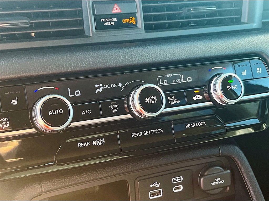 Used 2025 Honda Pilot Elite image 15