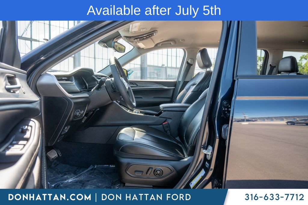 Used 2023 Jeep Grand Cherokee L Limited AWD/4WD image 5