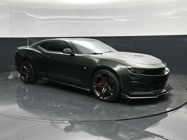 Used 2020 Chevrolet Camaro SS RWD image 3