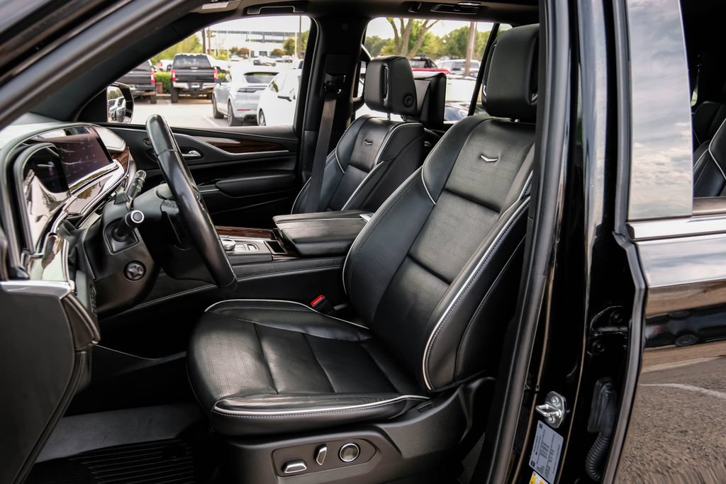 Used 2024 Cadillac Escalade Premium Luxury w/ Performance Package AWD/4WD image 43