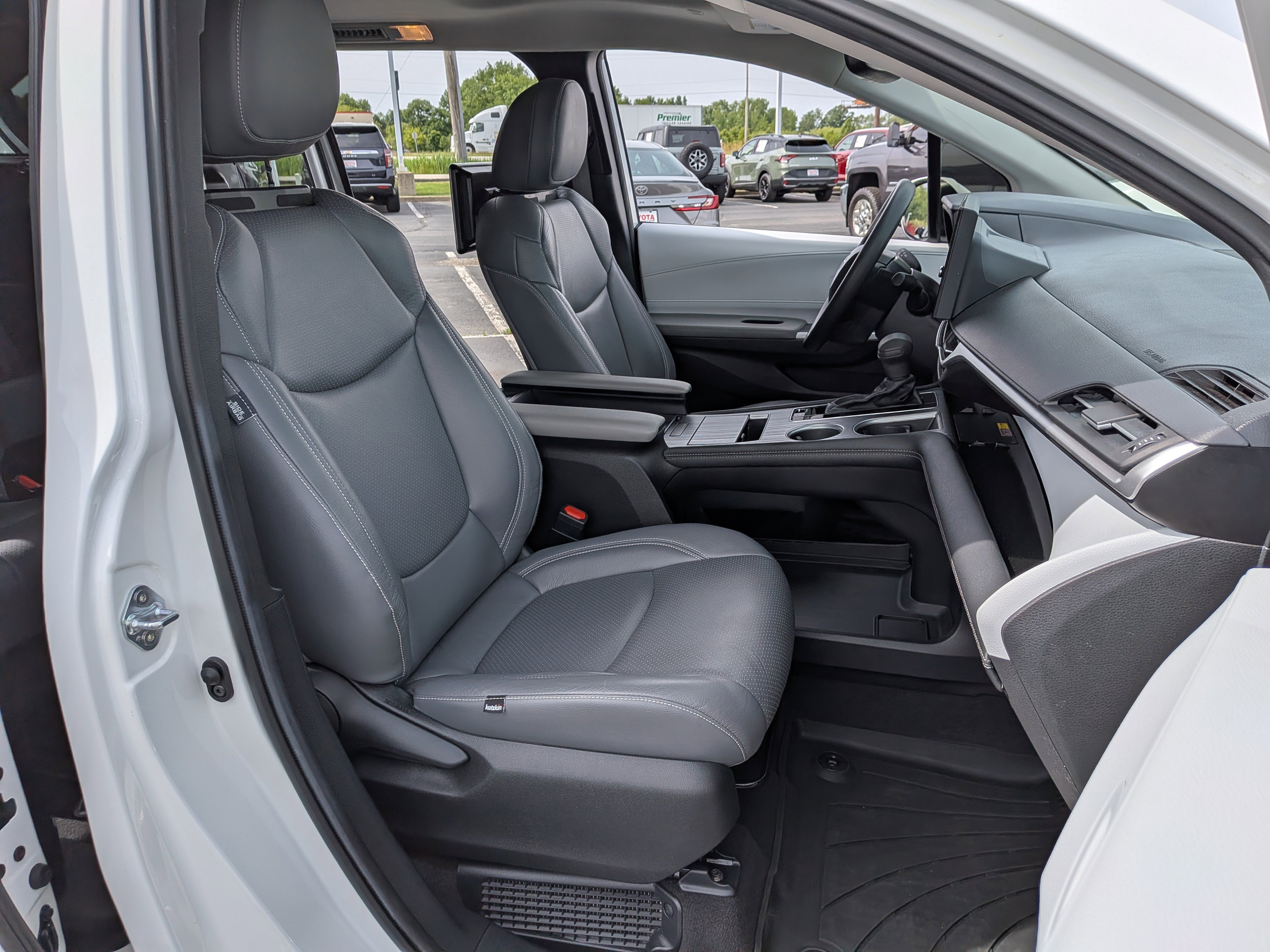 Used 2025 Toyota Sienna LE w/ LE Plus Package AWD/4WD image 27