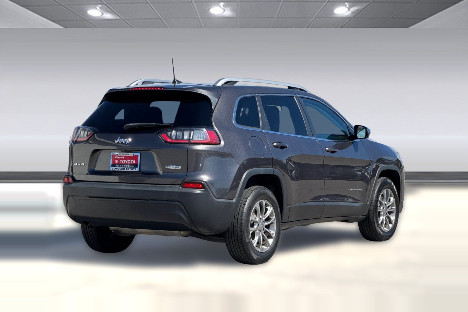 Used 2019 Jeep Cherokee Latitude Plus AWD/4WD image 9
