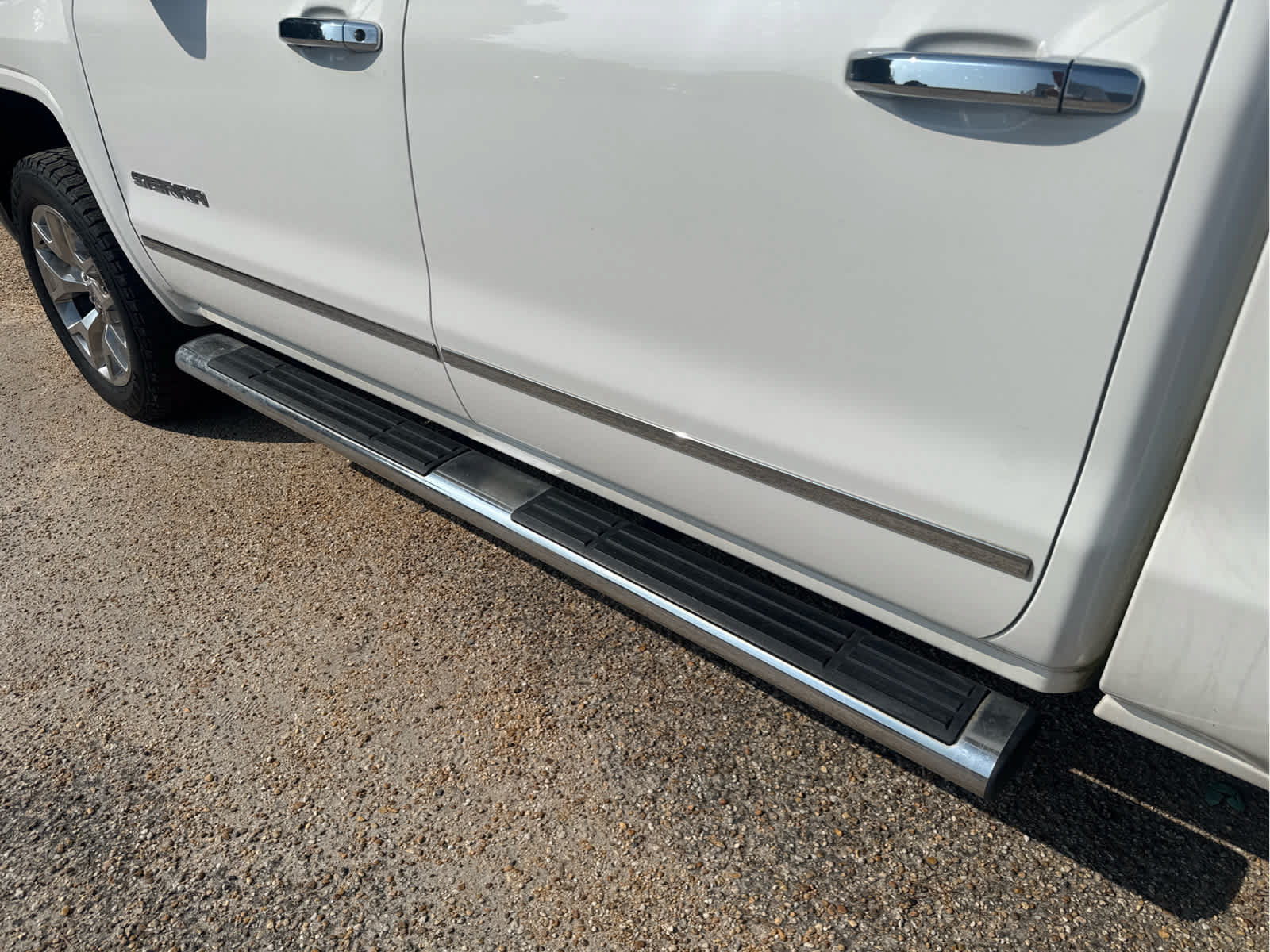Used 2015 GMC Sierra 1500 SLT w/ SLT Crew Cab Value Package AWD/4WD image 15